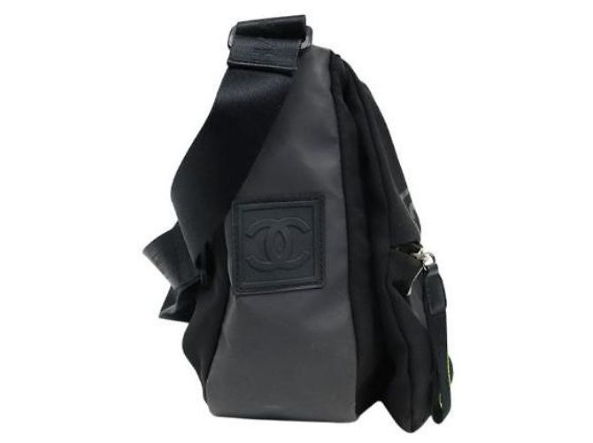 Chanel Borsa a tracolla sport in nylon nero - vista 2