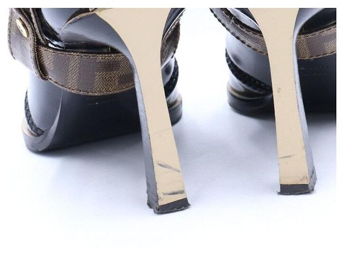 Fendi Botas largas para mujer en cuero charol negro con correa FF Logo - vista 6