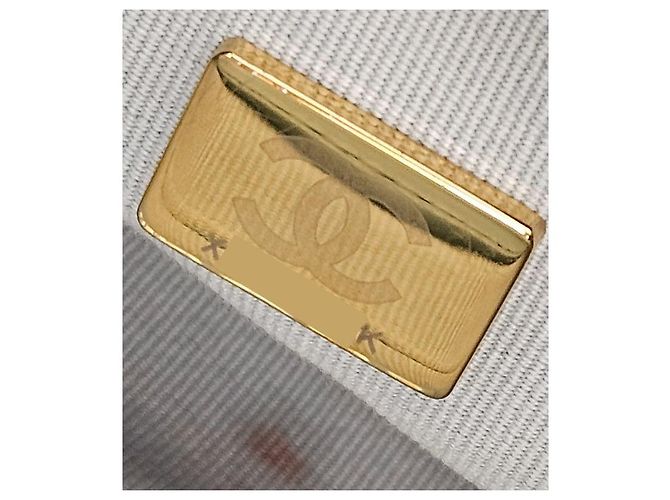 Chanel Bolsa de ombro em pele de cordeiro acolchoada azul celeste com corrente - vista 12