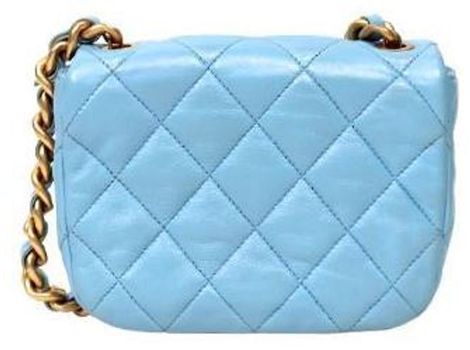 Chanel Bolsa de ombro em pele de cordeiro acolchoada azul celeste com corrente - vista 3