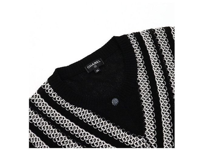Chanel Strickjacke für Damen mit V-Ausschnitt und schwarzen Kristallknöpfen - Ansicht 5