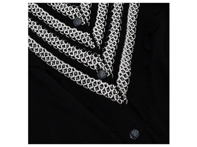 Chanel Strickjacke für Damen mit V-Ausschnitt und schwarzen Kristallknöpfen - Ansicht 6