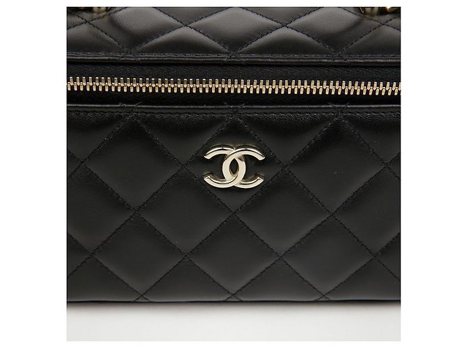 Chanel Borsa Vanity in pelle d'agnello con manico superiore e tracolla a catena Nero Oro - vista 3