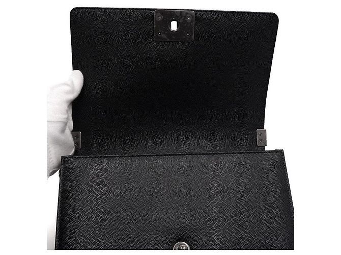 Chanel Borsa a tracolla Boy Medium Flap in Caviar nero - vista 7