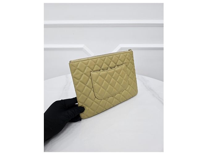 Chanel Clutch Medium Classic Caviar Olive Verde - vista 3