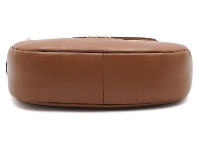 Miu Miu Bolso Hobo y Bolso Bandolera de Cuero Caramelo con Logotipo Dorado Castaño - vista 6