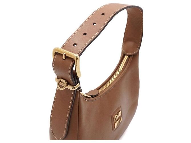 Miu Miu Bolso Hobo y Bolso Bandolera de Cuero Caramelo con Logotipo Dorado Castaño - vista 7