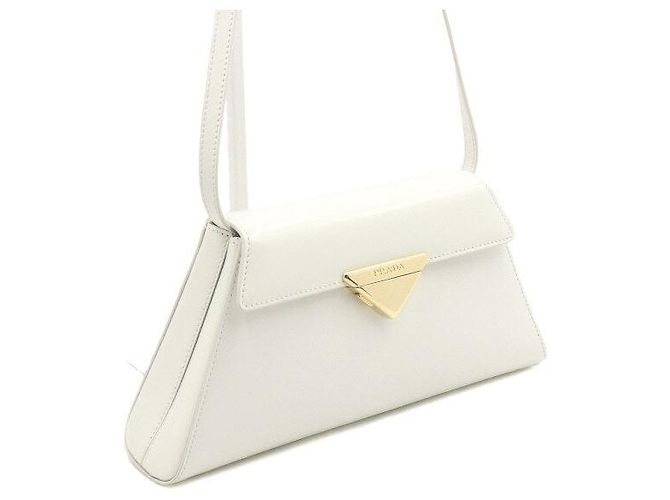 Prada Bolsa de ombro média em couro escovado com fivela dourada Branco - vista 3