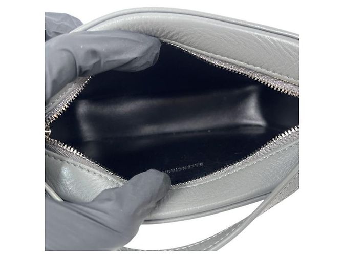 Balenciaga Borsa a Tracolla per Fotocamera Everyday Grigia Marrone - vista 9