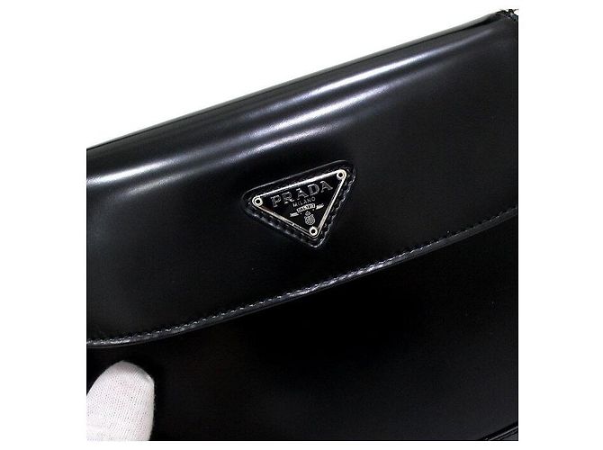 Prada Borsa a tracolla Cleo in pelle spazzolata con patta Nera - vista 9
