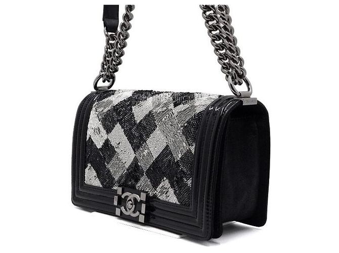 Chanel Borsa a tracolla e crossbody Boy Medium in pelle verniciata nera con paillettes e catena argentata Nero - vista 3