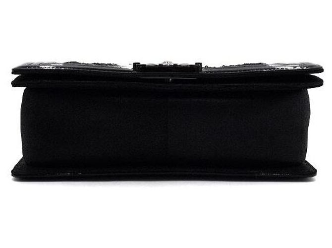 Chanel Borsa a tracolla e crossbody Boy Medium in pelle verniciata nera con paillettes e catena argentata Nero - vista 8