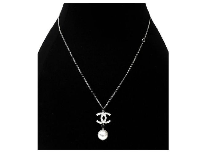 Chanel CC Silberkette mit Perlenanhänger - Ansicht 5