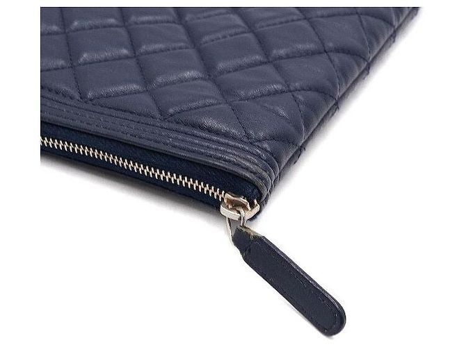 Chanel Clutch Boy Large in pelle di agnello blu navy - vista 10