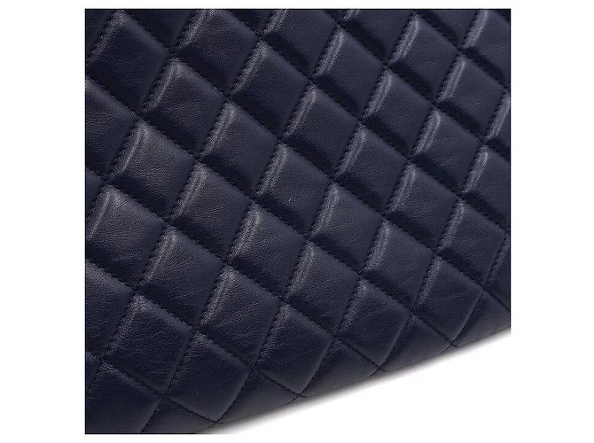 Chanel Clutch Boy Large in pelle di agnello blu navy - vista 11