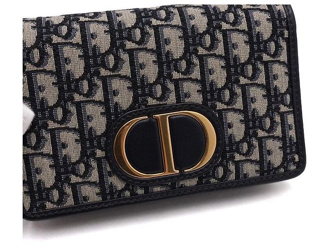 30 Montaigne Dior Montaigne Two-in-One Gürteltasche mit Schulterriemen und goldener Kette - Ansicht 10