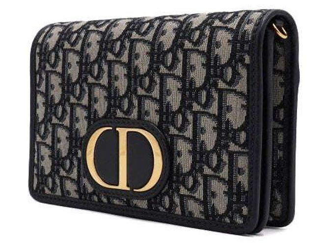 30 Montaigne Dior Montaigne Two-in-One Gürteltasche mit Schulterriemen und goldener Kette - Ansicht 3