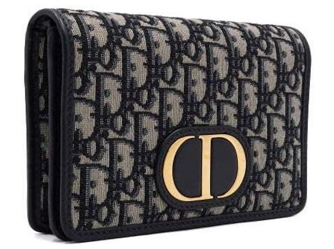 30 Montaigne Dior Montaigne Two-in-One Gürteltasche mit Schulterriemen und goldener Kette - Ansicht 4