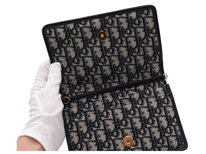 30 Montaigne Dior Montaigne Two-in-One Gürteltasche mit Schulterriemen und goldener Kette - Ansicht 6
