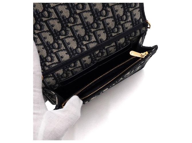30 Montaigne Dior Montaigne Two-in-One Gürteltasche mit Schulterriemen und goldener Kette - Ansicht 7