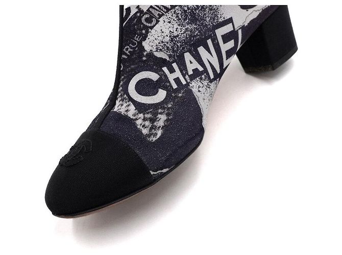 Chanel Stivaletti in camoscio blu navy Graffiti con logo CC - vista 10