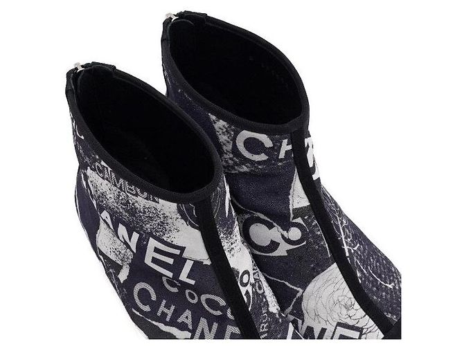 Chanel Stivaletti in camoscio blu navy Graffiti con logo CC - vista 11
