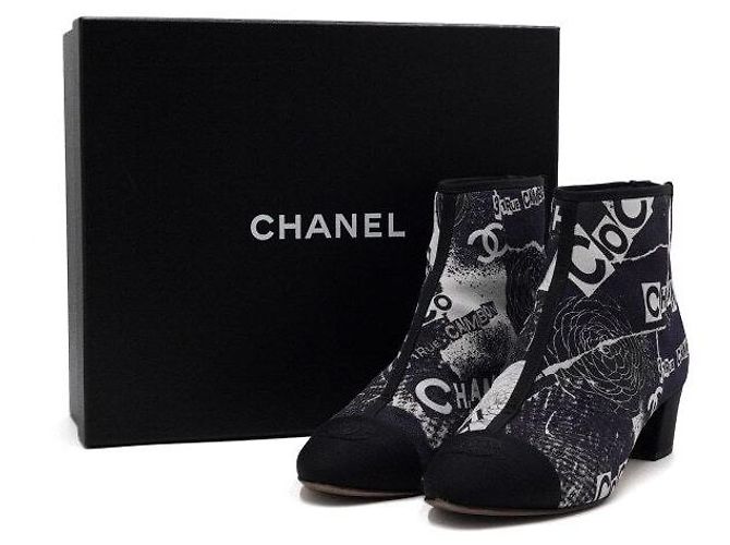 Chanel Stivaletti in camoscio blu navy Graffiti con logo CC - vista 12