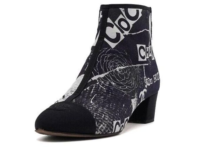 Chanel Stivaletti in camoscio blu navy Graffiti con logo CC - vista 2