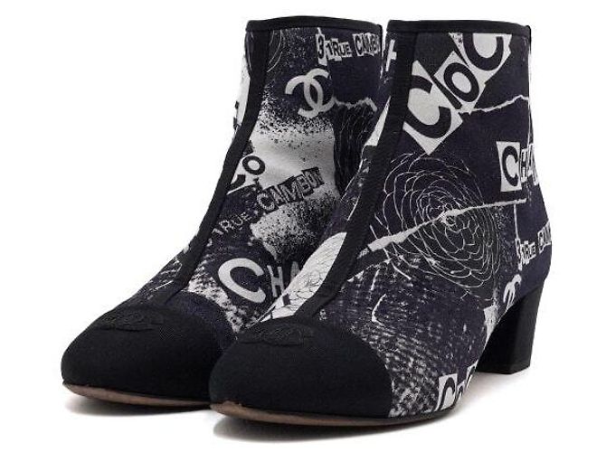 Chanel Stivaletti in camoscio blu navy Graffiti con logo CC - vista 3