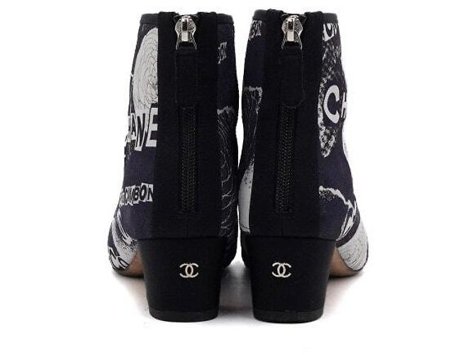Chanel Stivaletti in camoscio blu navy Graffiti con logo CC - vista 5