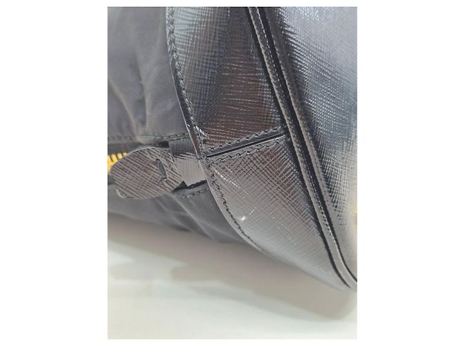 Prada Borsa Tote in nylon e pelle Saffiano Nero - vista 19