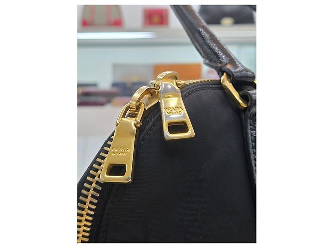Prada Borsa Tote in nylon e pelle Saffiano Nero - vista 20