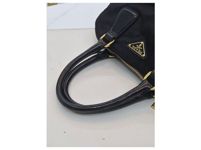 Prada Borsa Tote in nylon e pelle Saffiano Nero - vista 22