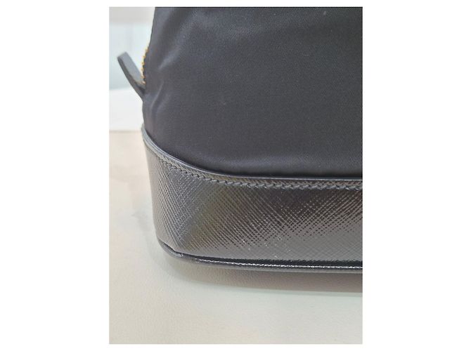 Prada Borsa Tote in nylon e pelle Saffiano Nero - vista 23