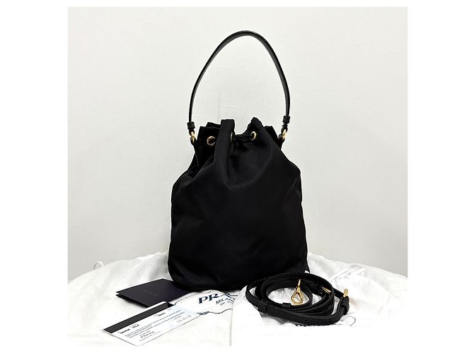 Prada Borsa Bucket in Nylon con Logo Triangle Nero - vista 3