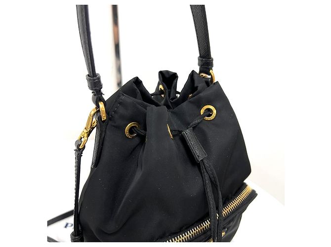 Prada Borsa Bucket in Nylon con Logo Triangle Nero - vista 7