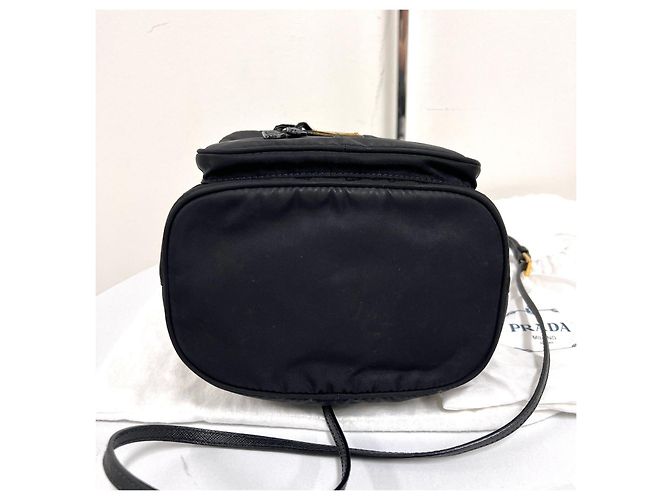 Prada Borsa Bucket in Nylon con Logo Triangle Nero - vista 8