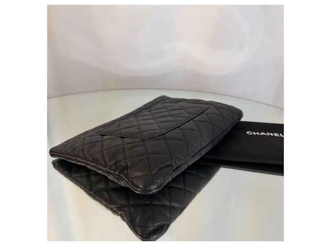 Chanel Caviar Classic New Medium Clutch Nero - vista 3