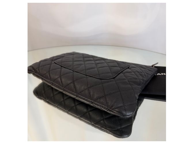 Chanel Caviar Classic New Medium Clutch Nero - vista 4