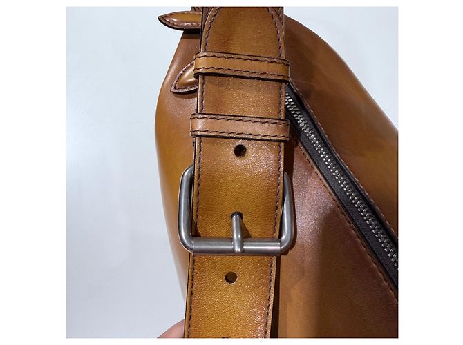 Berluti Borsa Messenger Hobo in pelle con cerniera morbida Tajour Marrone - vista 10