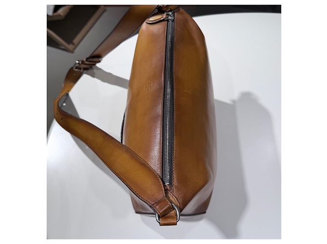 Berluti Borsa Messenger Hobo in pelle con cerniera morbida Tajour Marrone - vista 7