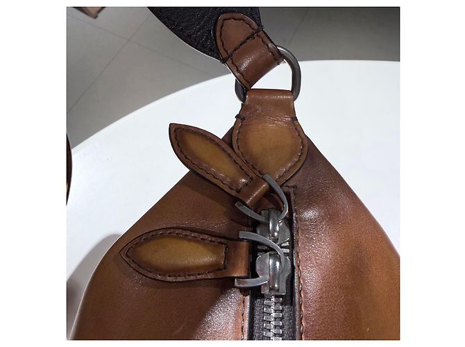 Berluti Borsa Messenger Hobo in pelle con cerniera morbida Tajour Marrone - vista 8