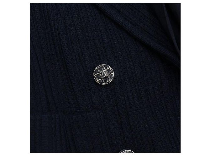 Chanel Navy Baumwolle CC Button Damen-Jacke und Rock Set
Navy Baumwolle CC Button Damen-Jacke
Navy Baumwolle CC Button Damen-Rock Blau - Ansicht 5