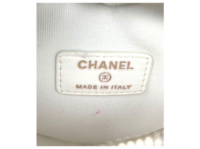 Chanel Mini bolso cinturón de corazón en cuero blanco - vista 12