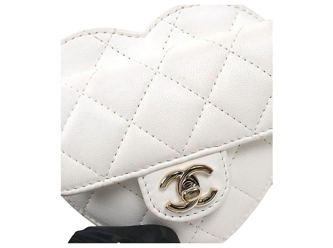 Chanel Mini bolso cinturón de corazón en cuero blanco - vista 7