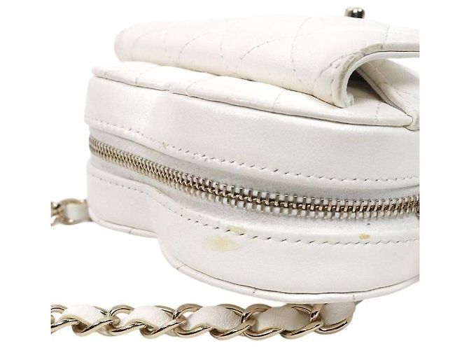 Chanel Mini bolso cinturón de corazón en cuero blanco - vista 8