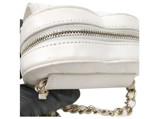 Chanel Mini bolso cinturón de corazón en cuero blanco - vista 9
