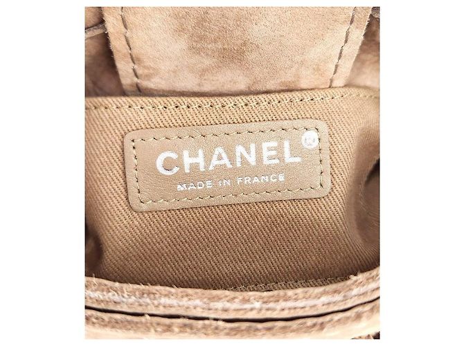 Chanel Borsa a tracolla matelassé con patta in camoscio beige Marrone - vista 11