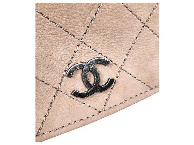 Chanel Borsa a tracolla matelassé con patta in camoscio beige Marrone - vista 7