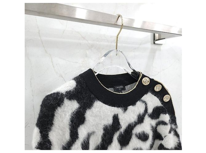Chanel Alpaka-Strick mit CC-Logo-Knopf - Ansicht 3